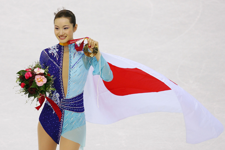 トリノ大会で金メダルの荒川静香【写真：Getty Images】