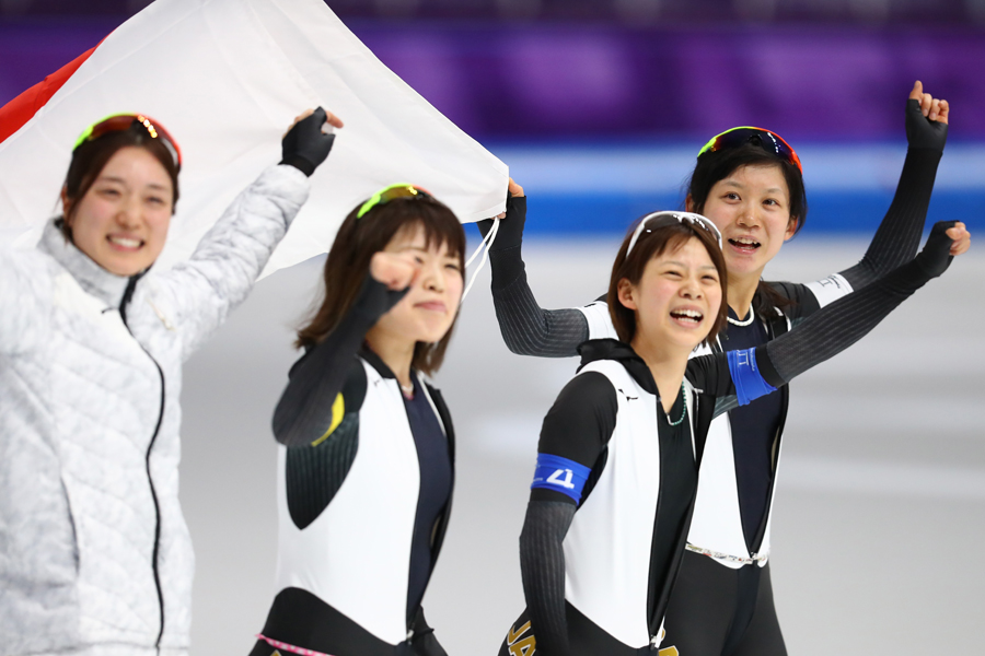 金メダルを獲得した日本女子パシュートチーム【写真：Getty Images】