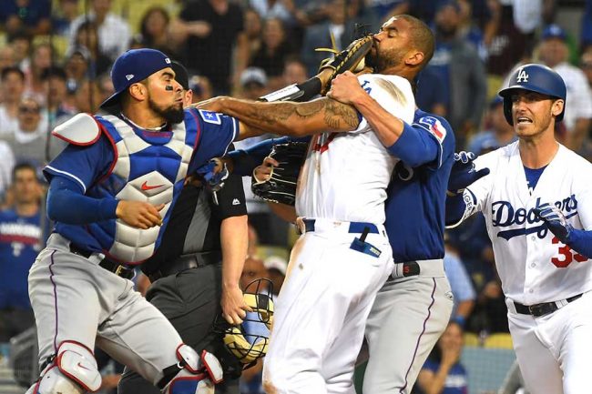 悪いのは誰 走者 捕手 それとも 乱闘勃発にファンも議論 三塁コーチが The Answer スポーツ文化 育成 総合ニュースサイト