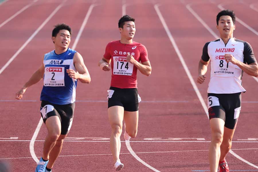 男子200メートル決勝は4位となった桐生祥秀（中央）【写真：奥井隆史】