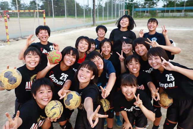 県初戦敗退校が19年連続女王を破った日 17人の ハンド女子 の奇跡はこう生まれた The Answer スポーツ文化 育成 総合ニュースサイト