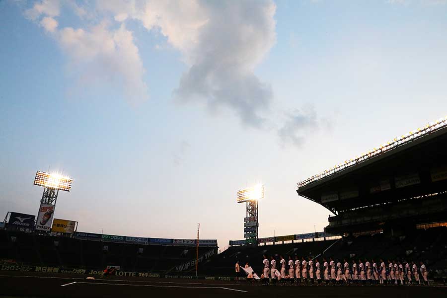 第100回全国高校野球選手権記念大会第15日は20日、準決勝2試合が行われた