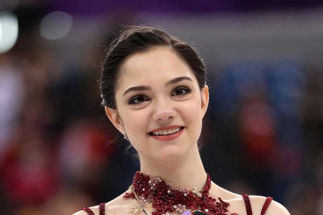 メドベージェワ、レジェンド2人と「メダルコレクション」な1枚が話題