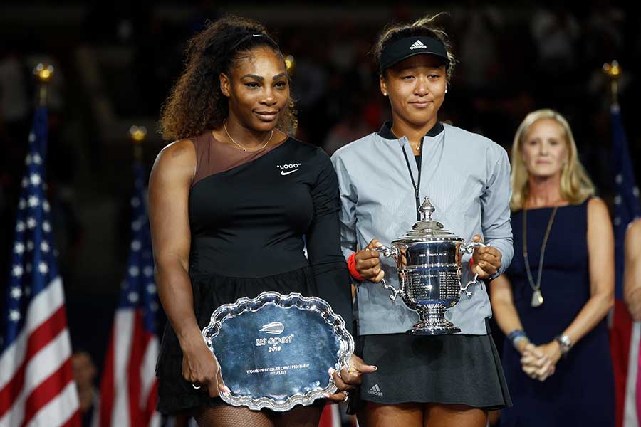 9月の全米オープンでセリーナ（左）を破り優勝を果たした大坂【写真：Getty Images】