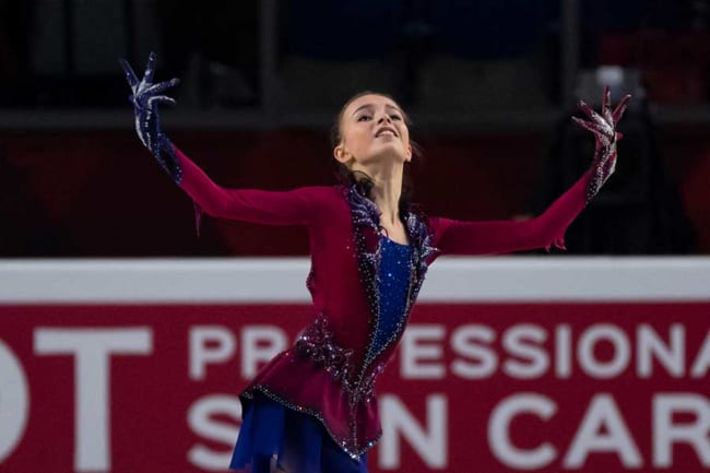 浅田真央に憧れる14歳シェルバコワがモデルに!? キュートな表情に大