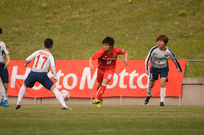 野球少女がサッカーに魅せられて 創部5年の高校で日本一になった18歳加藤ももの3年間 The Answer