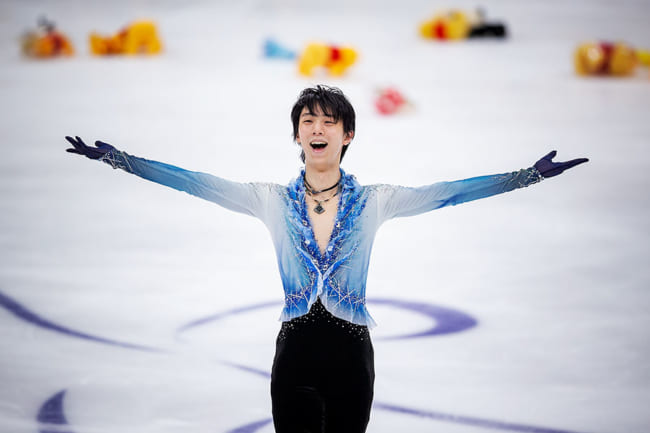 羽生結弦がザギトワ メドベらと アイスショーのハイタッチ動画に反響 王の帰還 The Answer