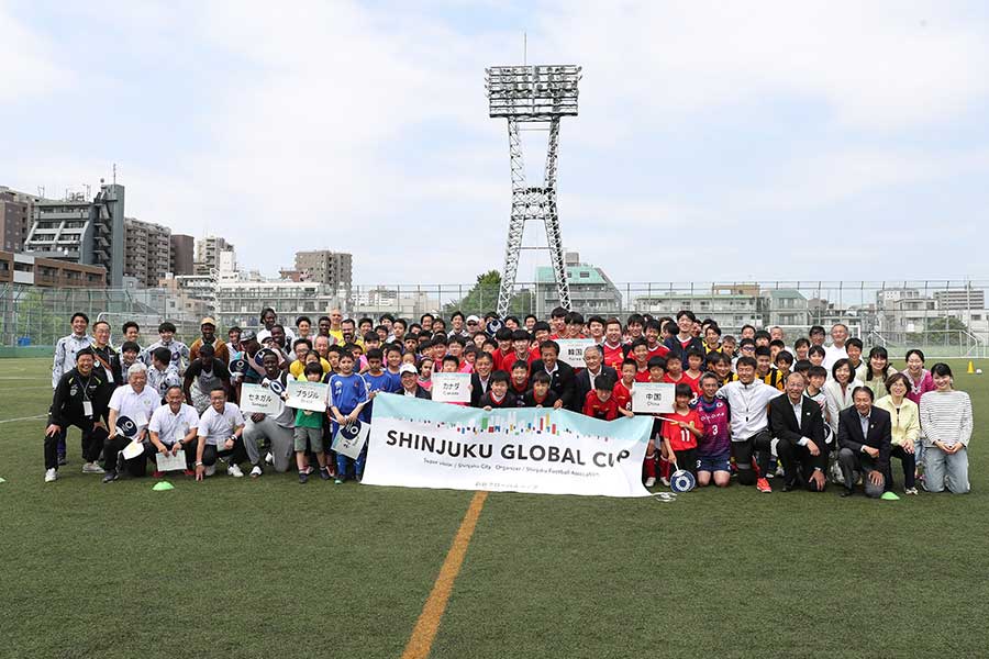 「新宿グローバル杯」には新宿区に住む7か国の人々が参加し、フットサルの対抗戦が行われた【写真：高橋学】