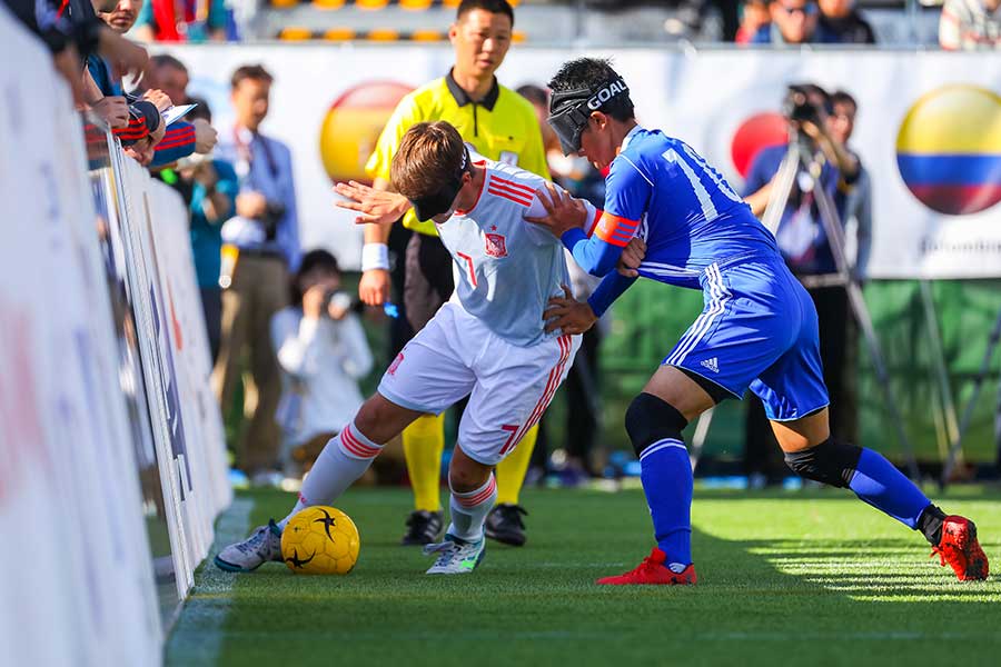 ブラインドサッカーの日本代表は「パスを多用」することで強豪撃破を狙っている【写真：日本ブラインドサッカー協会／鰐部春雄】