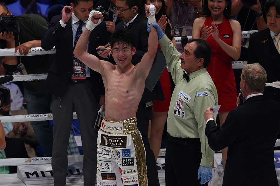 拳四朗がジョナサン・タコニンにTKO勝ち【写真：Getty Images】