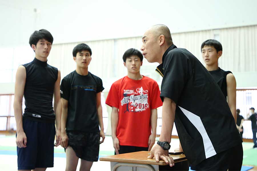 樋口靖久監督が率いる鹿児島実業の男子新体操部、全国大会ではどんな演技を見せるのだろうか【写真：平野貴也】