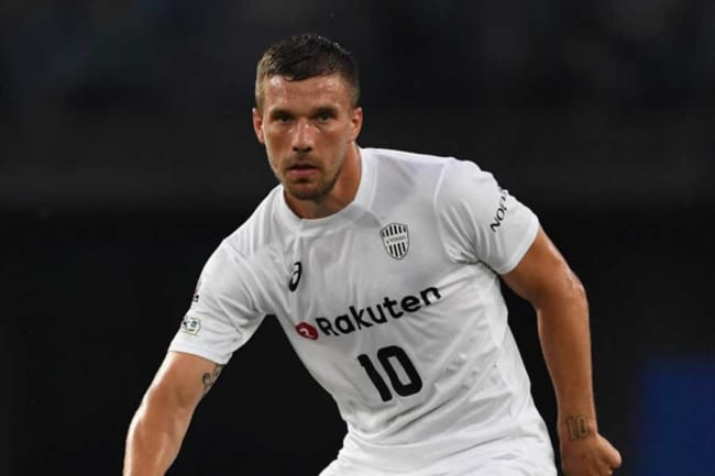 ポドルスキ 美人妻との 愛の2ショット に海外反響 美しい 嫉妬しちゃう The Answer