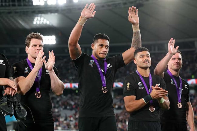 NZ選手がまだ日本満喫 銀座路上の8人集合写真に反響「これが噂の歩行者