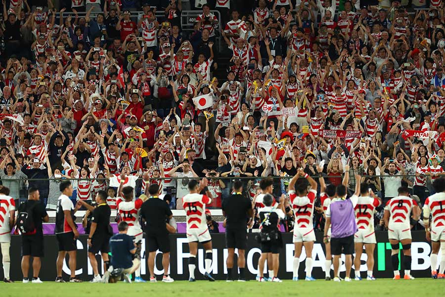 選手だけでなく日本のファンの盛り上がりも英国では報じられた【写真：Getty images】