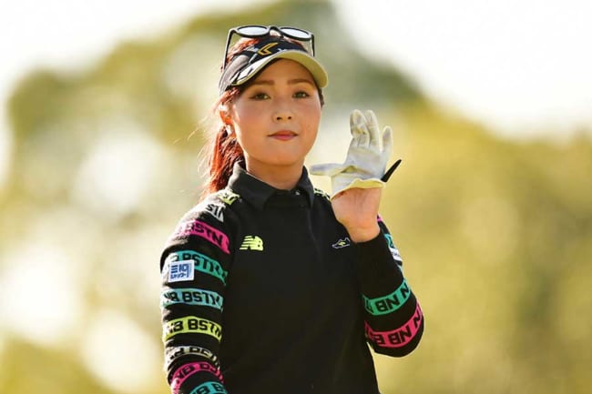 遠藤保仁 大久保嘉人に挟まれて 青木瀬令奈の 異業種3s に反響 羨ましい The Answer スポーツ文化 育成 総合ニュースサイト