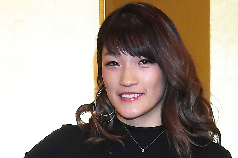 ツヨカワ女王 Rena ハワイ漫喫の キス顔ショット にファン歓喜 安定の可愛さ The Answer スポーツ文化 育成 総合ニュースサイト