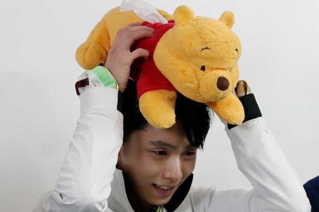 羽生結弦がクールな探偵風に… バンケットの1枚に海外喝采「ホームズ