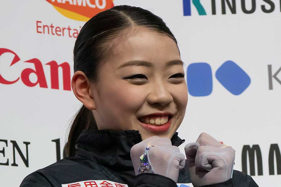 優勝し笑顔を見せる紀平梨花【写真：Getty Images】