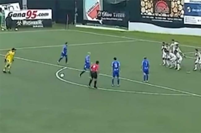 まるでチラベルト Gkが右足一閃 ミサイルfkに海外熱狂 完璧な一撃 マジかよ The Answer