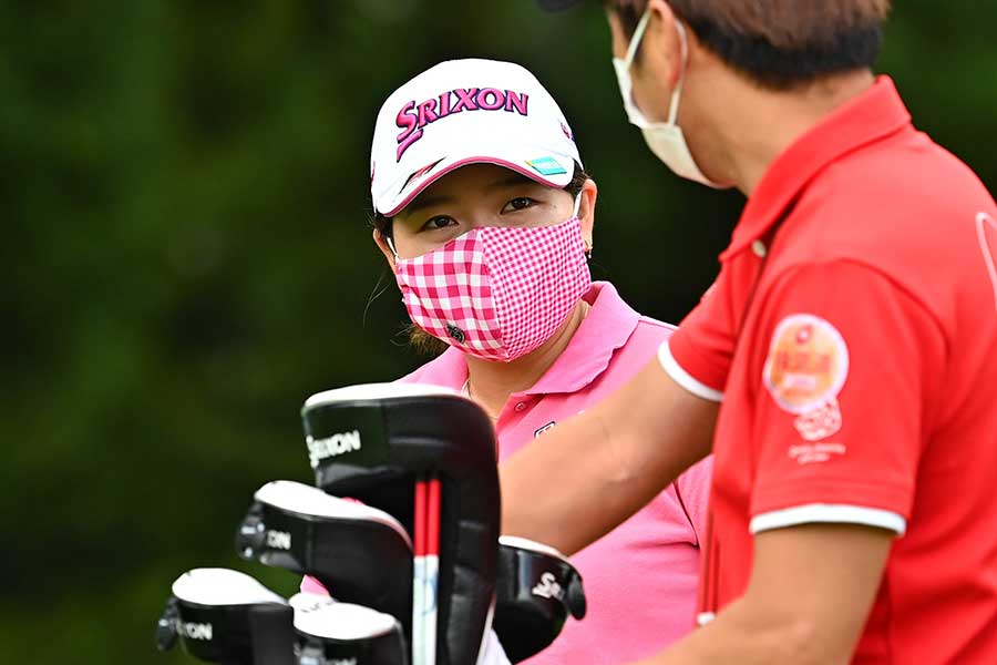 マスクを着用している勝みなみ【写真：Getty Images/JLPGA提供】