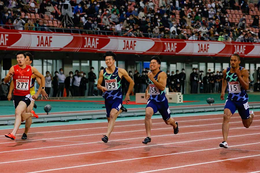 男子100メートル決勝で優勝した桐生祥秀、5位の多田修平、3位の小池祐貴、2位のケンブリッジ飛鳥（左から）【写真：奥井隆史】