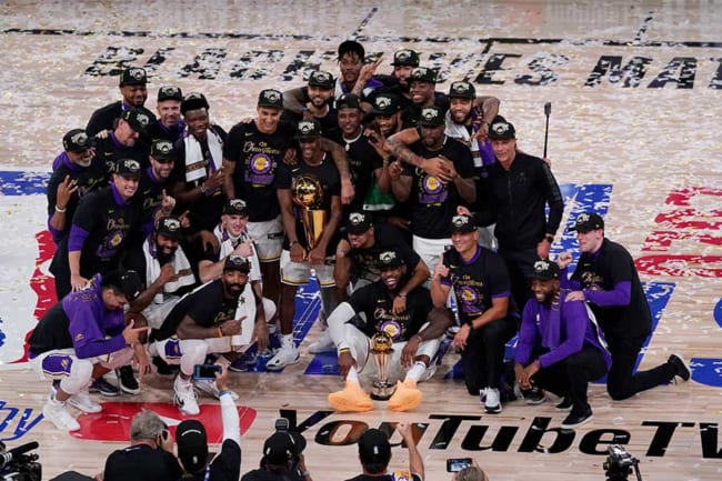 NBAとディズニーが1枚の写真に…」 シンデレラ城のレイカーズV祝福に米