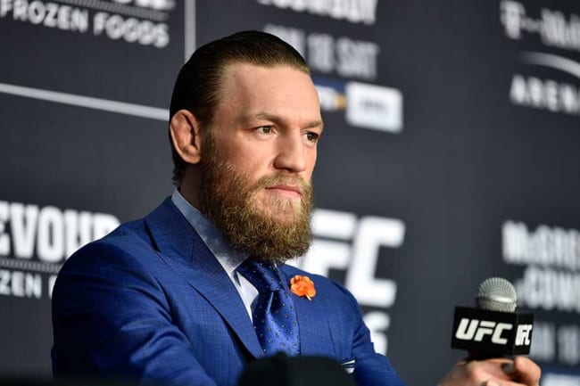 マクレガー なぜか上半身裸でホテル登場 復帰目前の姿に海外 ロックスターのよう The Answer