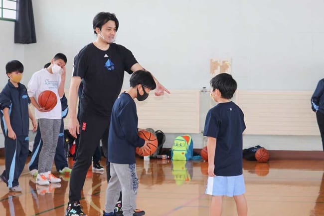 遊び感覚で養う瞬時の判断力 元バスケ日本代表が福島の子どもたちに授けたコツ The Answer スポーツ文化 育成 総合ニュースサイト 2