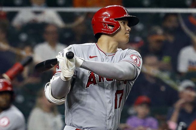 大谷翔平、ヘルメット脱げる