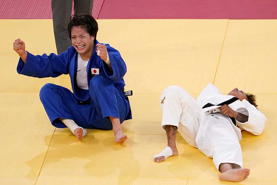 柔道の女子52キロで金メダルを獲得した阿部詩【写真：AP】