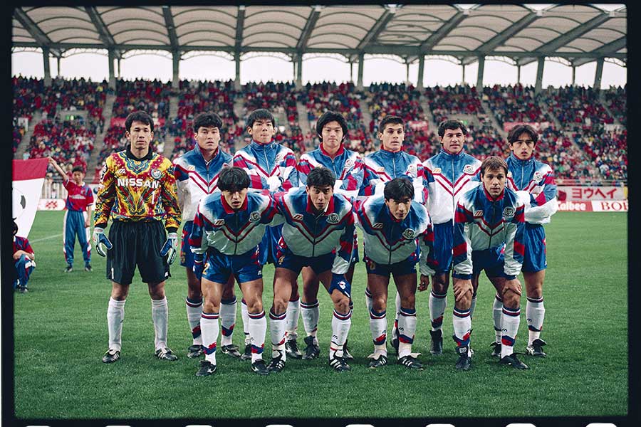 1995年開幕戦に高卒でスタメン出場した松田さん（後列左から4人目）【写真：（C）Y.F.M】