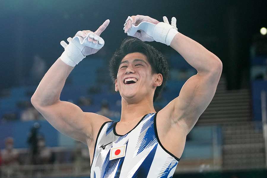 体操男子個人総合で金メダルを獲得した橋本大輝【写真：AP】