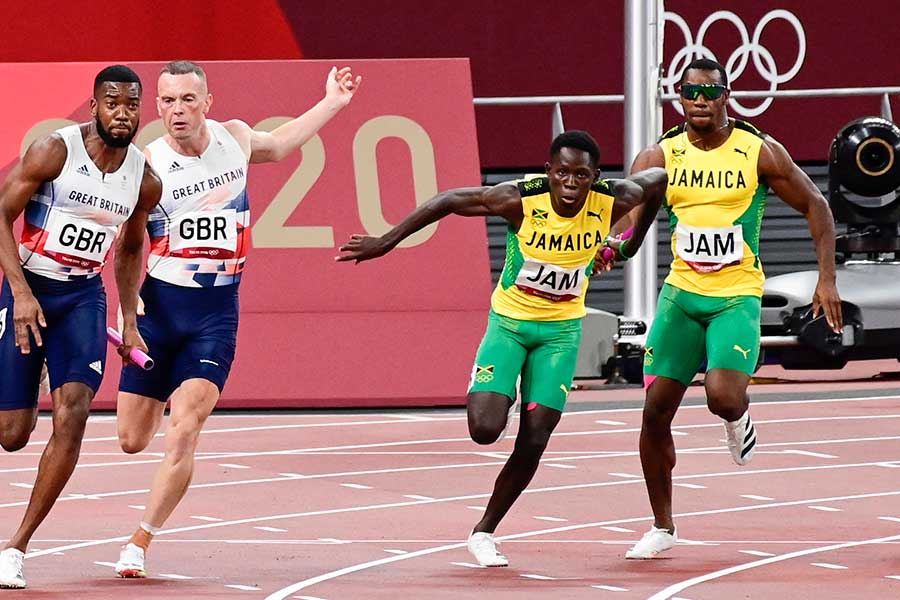 陸上男子400メートルリレーを走るジャマイカ代表【写真：Getty Images】