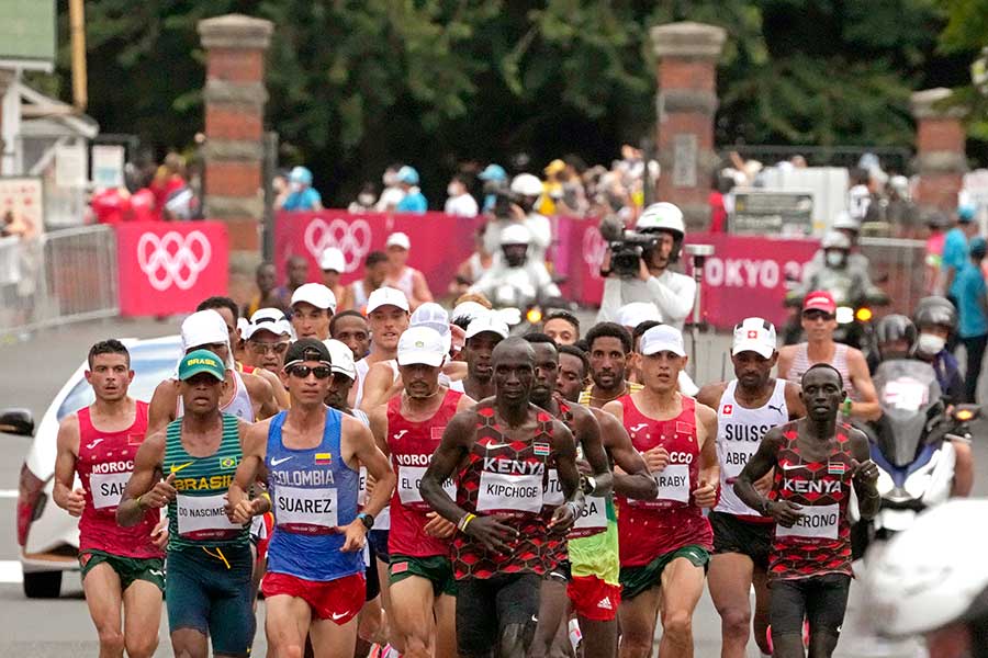 男子マラソンで珍ファンが目撃された【写真：AP】