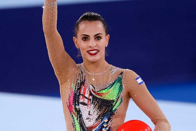 新体操の 首のない1枚 に 頭はどこ 五輪公式が公開した名場面写真10選に反響 The Answer