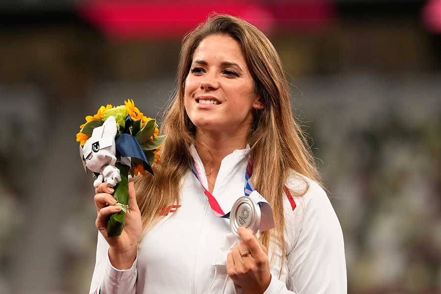 東京五輪・陸上女子やり投げで銀メダルを獲得したマリア・アンドレイチェク【写真：AP】