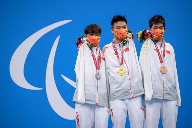 水中から撮られた「信じられない」写真 パラ競泳中の幻想的な風景に 