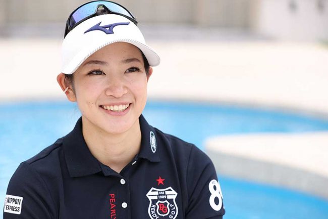 原英莉花、大好評・JLPGAトレカ開封に感激 カメラ目線に歓喜の声