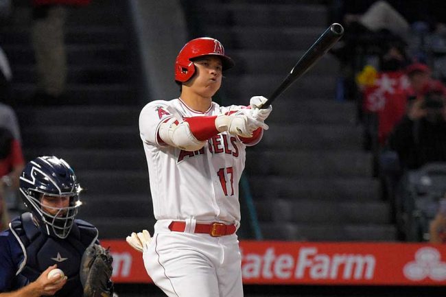 エンゼルス·アスレチックス＞ 5回,大谷は頬をふくらませながら中前打を