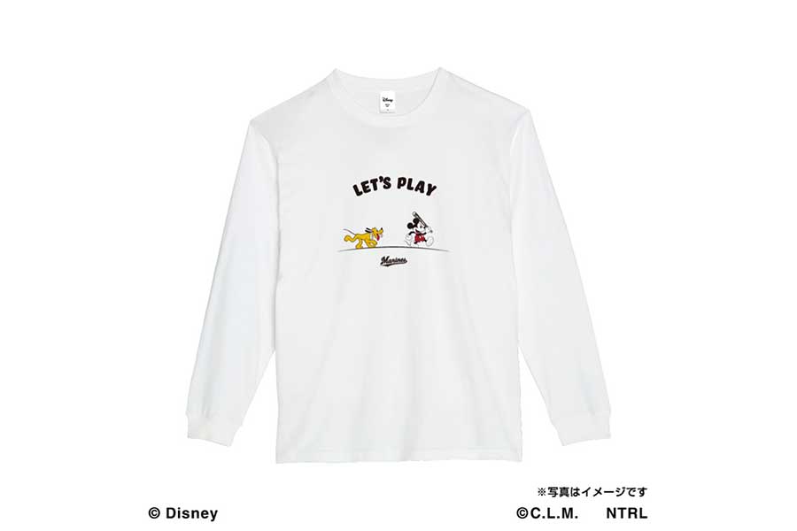 ロッテとミッキーマウスのコラボグッズ・ロングTシャツ【写真：球団提供】