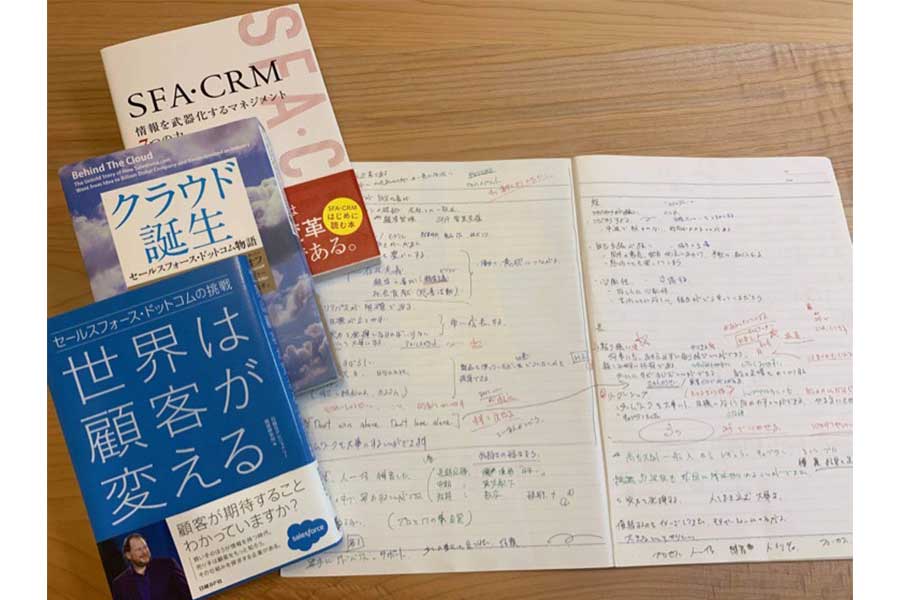 松下さんが転職活動で実際に使用したノート。自身の長所、短所などをまとめ上げ、面接でPRできる準備を尽くした【写真：本人提供】