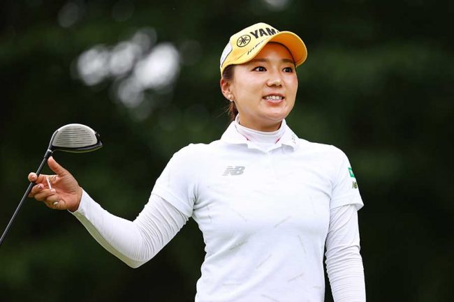 美術館を訪れた有村智恵、お洒落な私服ショットに反響「智恵プロとは