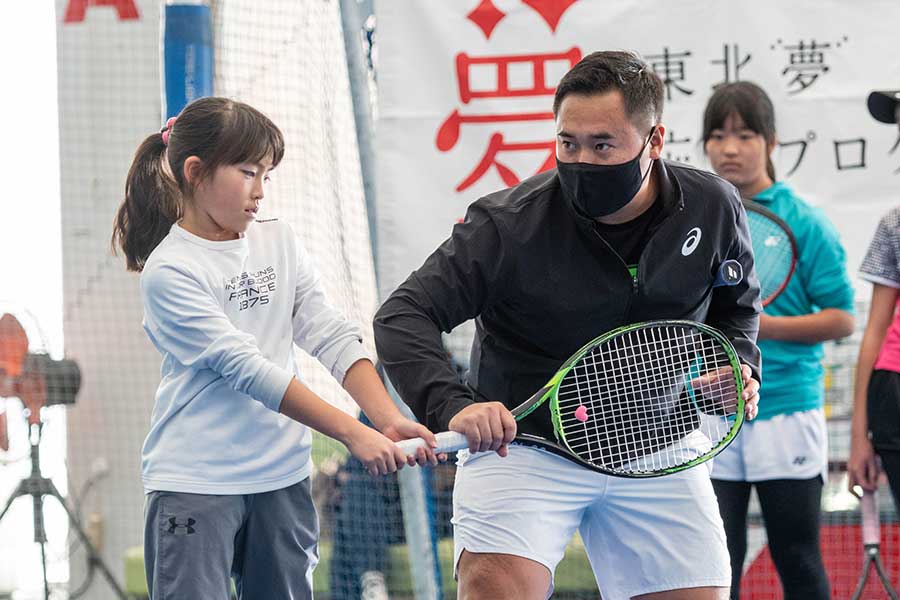 「テニス界にとって朗報」　コロナ禍の遠隔指導、現役プロが福島の子どもと築いた絆