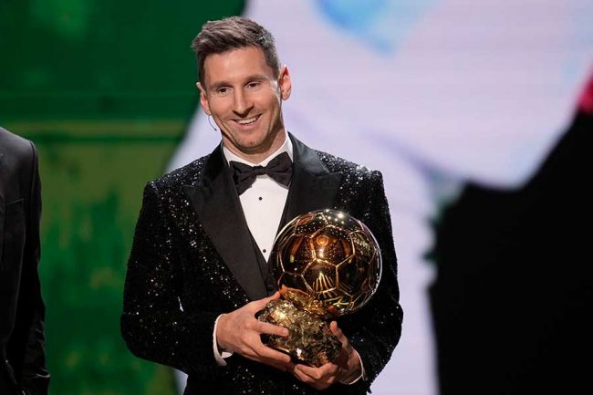 メッシ、家族5人で持っても余るバロンドール賞杯写真に反響「子供あと2