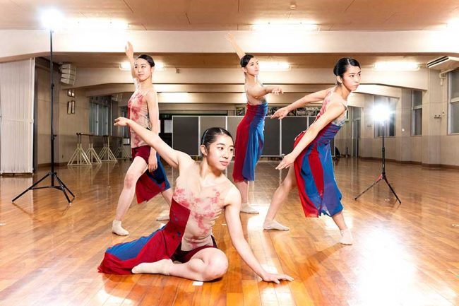 ダンスを愛し ダンスに育てられた女子大生4人の 家族より一緒にいた 4年間 青春のアザーカット The Answer