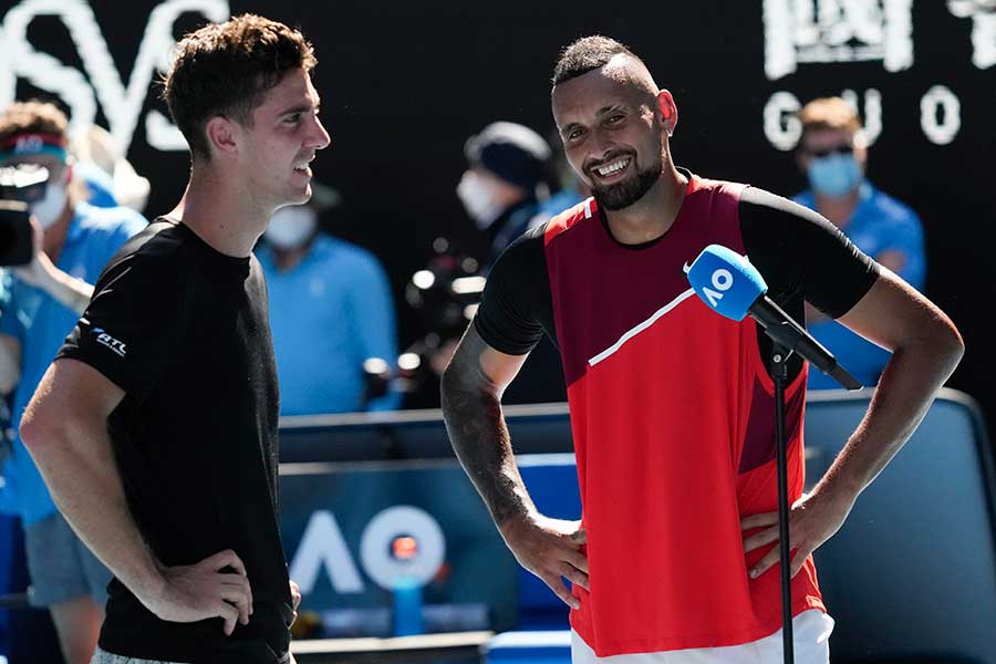 全豪オープン・男子ダブルス準決勝で勝利し、笑顔を見せるニック・キリオス（右）【写真：AP】
