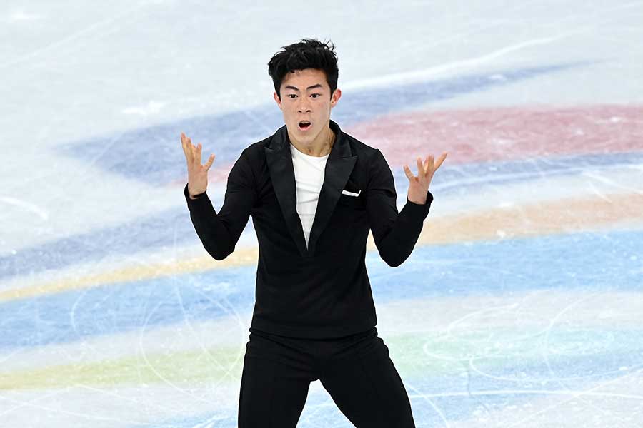 北京五輪団体戦の男子SPに登場したネイサン・チェン。111.72点をマークした【写真：Getty Images】