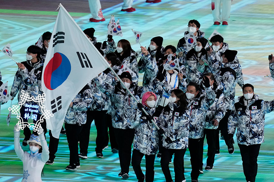 北京五輪開会式で入場行進する韓国選手団【写真：AP】