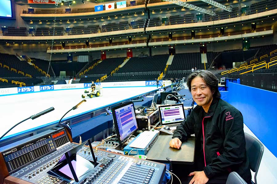 2009年からフィギュアスケートの大会運営に携わる音響技術者の重田克美さん【写真：坂本ようこ】