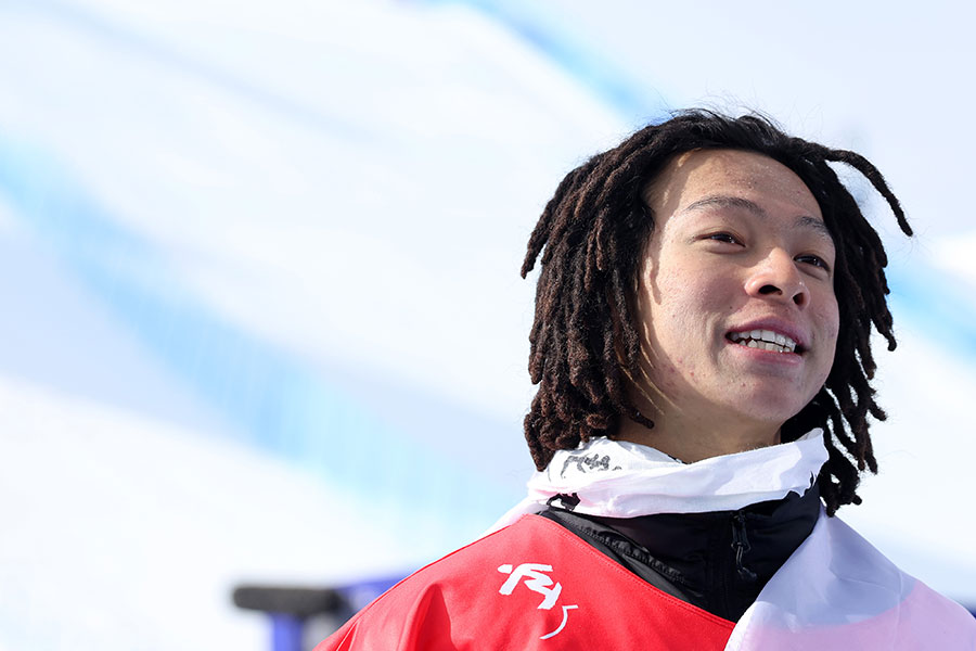 北京五輪スノーボード男子ハーフパイプ決勝で金メダルを獲得した平野歩夢【写真：Getty Images】